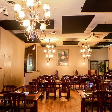 Morden Motor Inn Экстерьер фото
